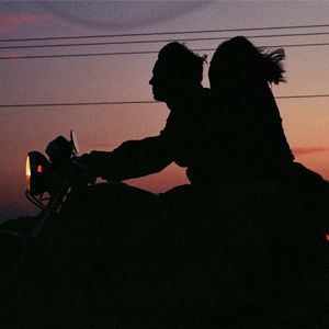 老男人舔逼颜面
